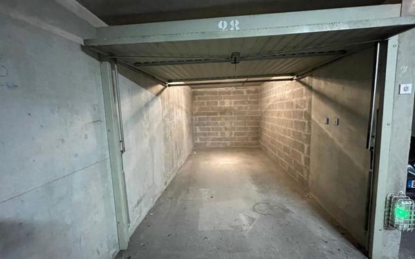 Stationnement à louer    13 m2 Marseille 8