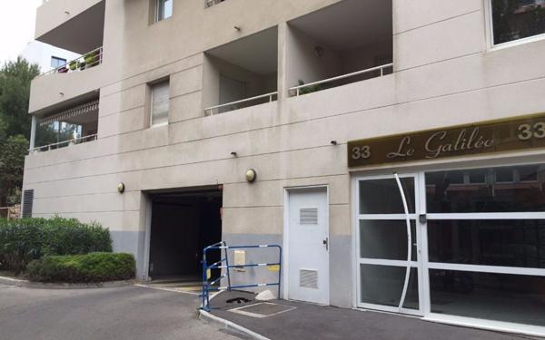 Stationnement à louer    13 m2 Marseille 8