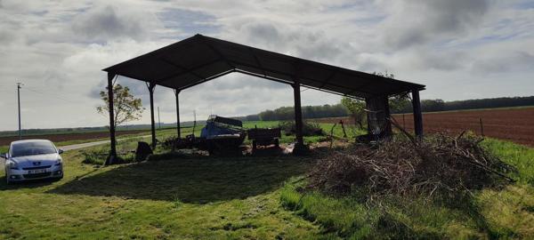 Hangar avec potentiel de construction sur 1 350 m² !