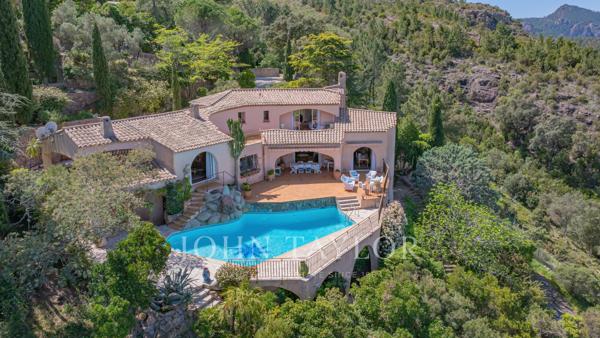 Exclusivité – Maison d’Architecte Style Couellle vue mer et Estérel