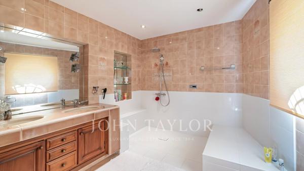 Exclusivité – Maison d’Architecte Style Couellle vue mer et Estérel