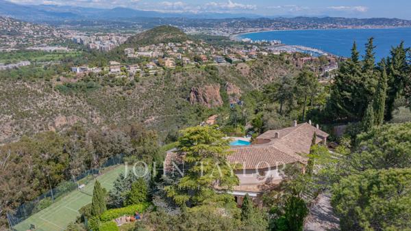 Exclusivité – Maison d’Architecte Style Couellle vue mer et Estérel