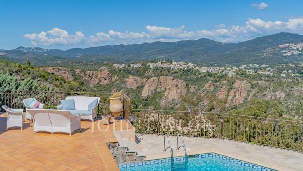 Exclusivité – Maison d’Architecte Style Couellle vue mer et Estérel