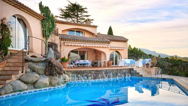 Exclusivité – Maison d’Architecte Style Couellle vue mer et Estérel