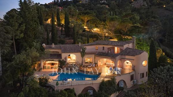 Exclusivité – Maison d’Architecte Style Couellle vue mer et Estérel