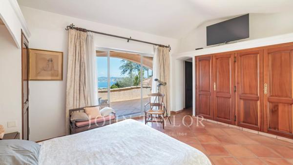 Exclusivité – Maison d’Architecte Style Couellle vue mer et Estérel