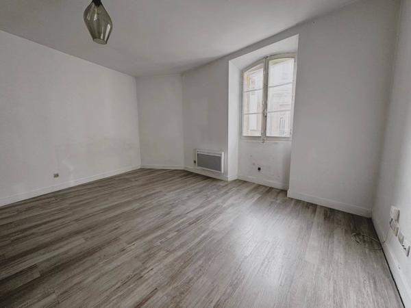 Bordeaux Hyper Centre Appartement T1 à rafraichir