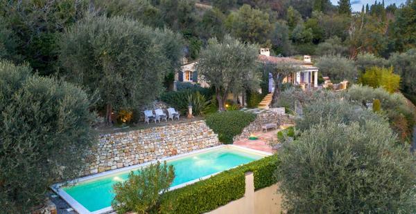 CO-EXCLUSIVITÉ – Villa provençale avec vue panoramique sur la mer