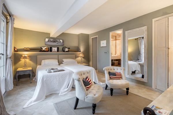 CO-EXCLUSIVITÉ – Villa provençale avec vue panoramique sur la mer