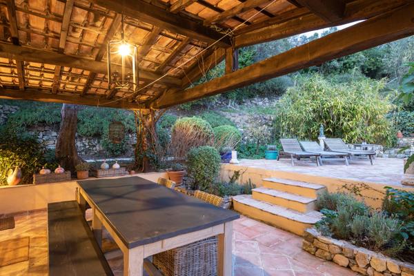 CO-EXCLUSIVITÉ – Villa provençale avec vue panoramique sur la mer