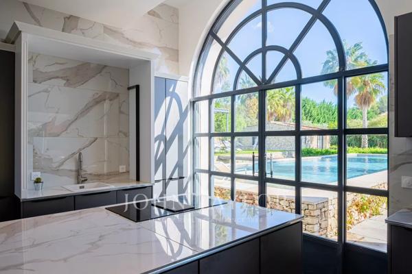 Luxueuse villa meublée ou non meublée à louer à Aix-en-Provence avec dépendances : Evasion et élégance au coeur de la Provence