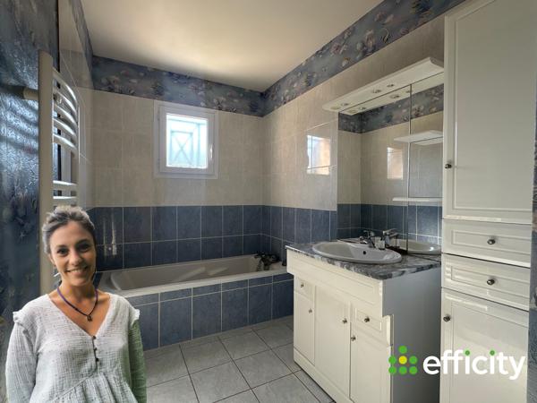 Maison
         5 pièces
        - 92 m² Exclusivité 245 000 € *