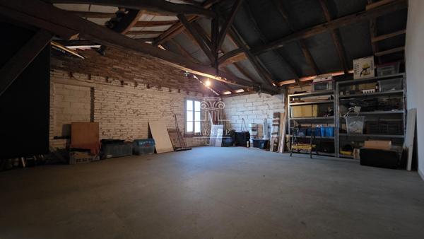 Eauze (32800) APPARTEMENT + SALLE DE DANSE