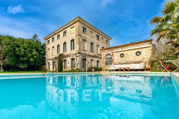 Hôtel particulier du XVIIIe siècle avec jardin, piscine et dépendances