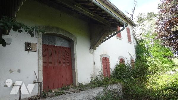 Maison à rénover située dans le Jura,
