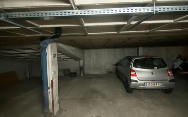 Stationnement à vendre    11 m2 Paris 20
