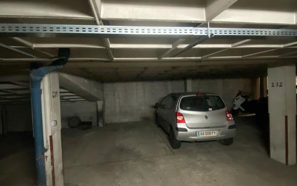 Stationnement à vendre    11 m2 Paris 20