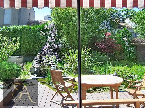 A vendre maison avec 3 chambres, un bureau, garage et jardin à Carcassonne proche des commodités.