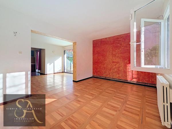 A vendre maison avec 3 chambres, un bureau, garage et jardin à Carcassonne proche des commodités.