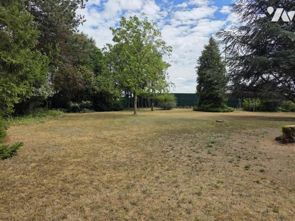 Terrain à bâtir - surface: 800 m² - façade: 28 m