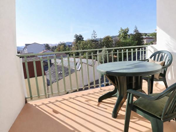 Quartier Bellevue appartement T3 traversant de 64 m², 2 balcons, parking et cave.
