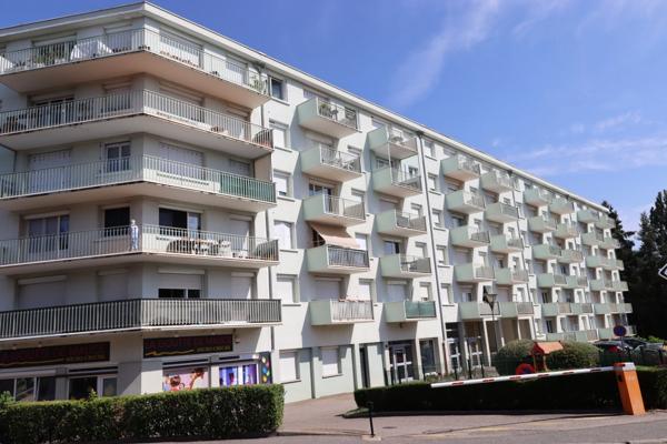 Quartier Bellevue appartement T3 traversant de 64 m², 2 balcons, parking et cave.