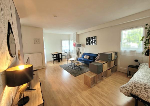 LOCATION - PAU BERLIOZ  : Grand T1 de 33m² avec extérieur et place de parking