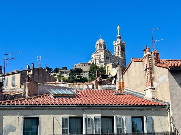 A louer un appartement de trois pièces à Marseille 13006 Quartier VAUBAN