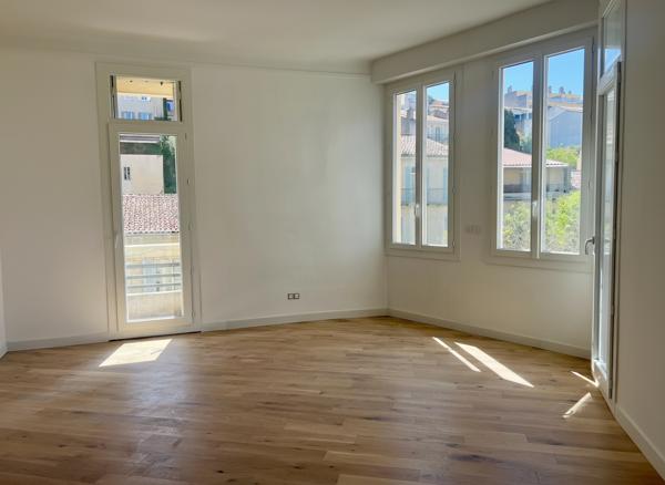 A louer un appartement de trois pièces à Marseille 13006 Quartier VAUBAN