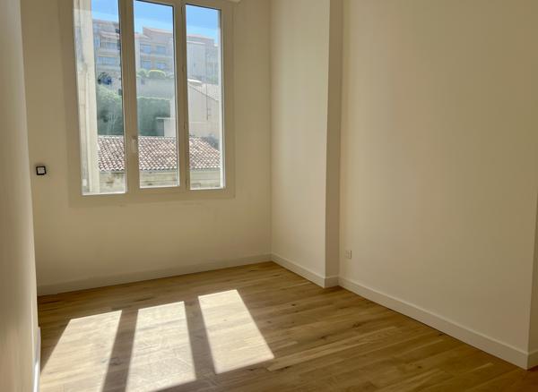 A louer un appartement de trois pièces à Marseille 13006 Quartier VAUBAN