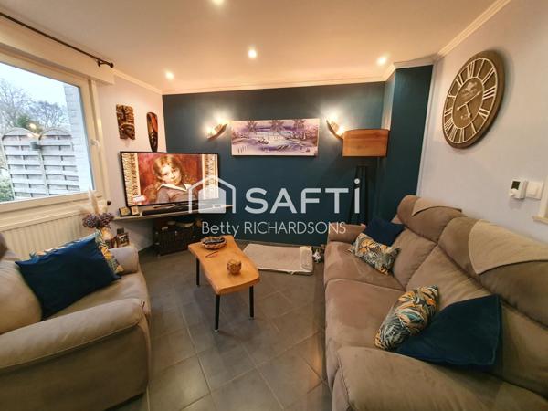 Surprenante, très belle maison. Posez vos meubles!