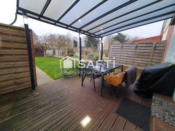 Surprenante, très belle maison. Posez vos meubles!