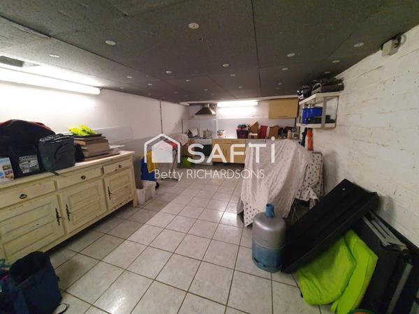 Surprenante, très belle maison. Posez vos meubles!