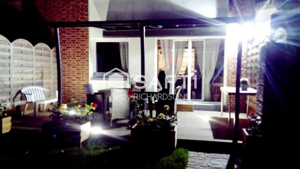 Surprenante, très belle maison. Posez vos meubles!