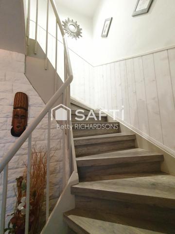 Surprenante, très belle maison. Posez vos meubles!