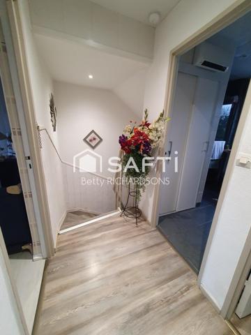 Surprenante, très belle maison. Posez vos meubles!