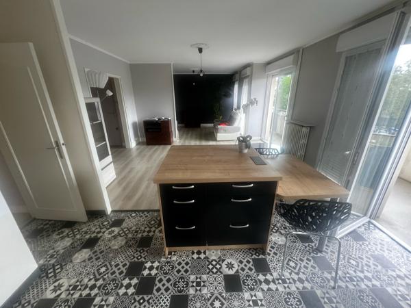 APPARTEMENT T3 avec TERRASSE - CAVE - PARKING