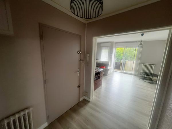 APPARTEMENT T3 avec TERRASSE - CAVE - PARKING