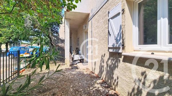Appartement T3 à vendre  3 pièces - 47,68 m 2   ST MARTIN DE CRAU  - 13