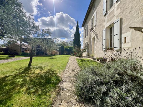 Vernon (86340) PROPRIÉTÉ - 4 CHAMBRES - PISCINE - GARAGE