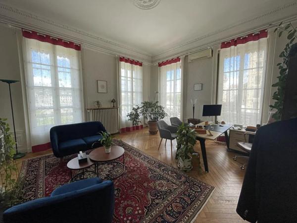 Bureau à louer à Lyon (69007)