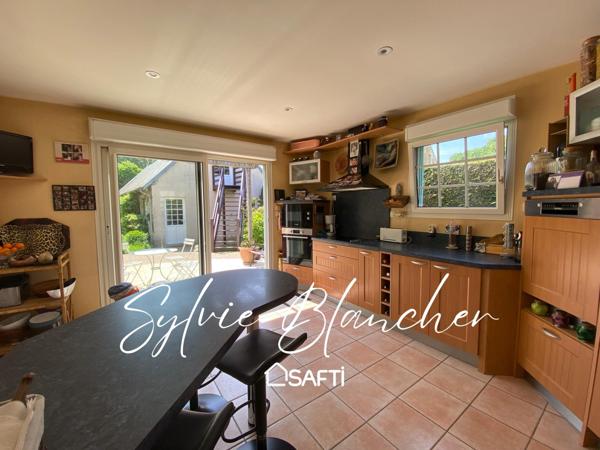 RARE A LA VENTE - MAISON 210 M2  AVEC DEPENDANCES -  5 CHAMBRES - TERRAIN 1 728 M2