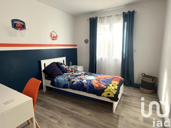 Maison 5 pièces de 143 m² à Sallebœuf (33370)