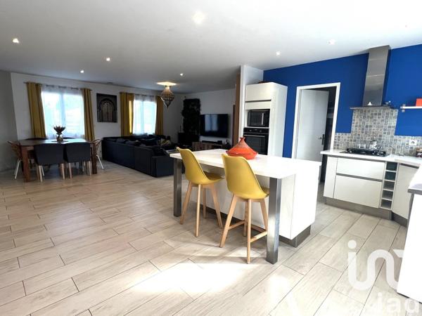 Maison 5 pièces de 143 m² à Sallebœuf (33370)