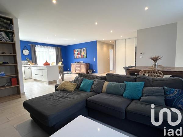 Maison 5 pièces de 143 m² à Sallebœuf (33370)