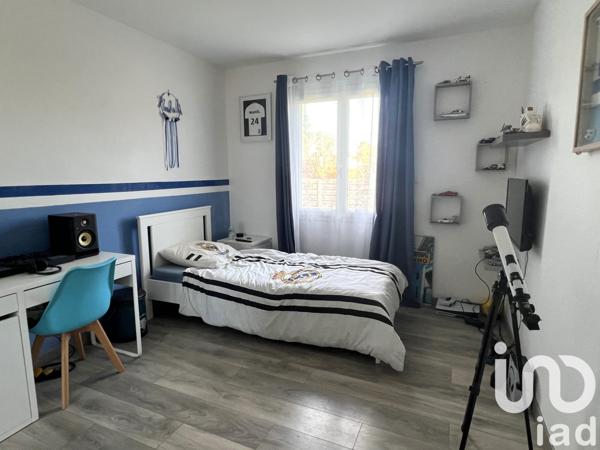 Maison 5 pièces de 143 m² à Sallebœuf (33370)