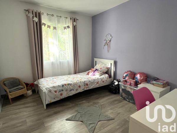 Maison 5 pièces de 143 m² à Sallebœuf (33370)