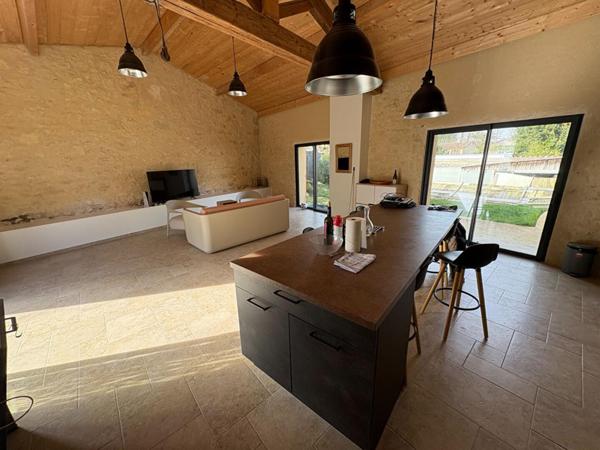 Coup de Coeur : rénovation de qualité aux portes de Saint-Émilion Montagne Charme de la pierre & confort haute couture 135 m2