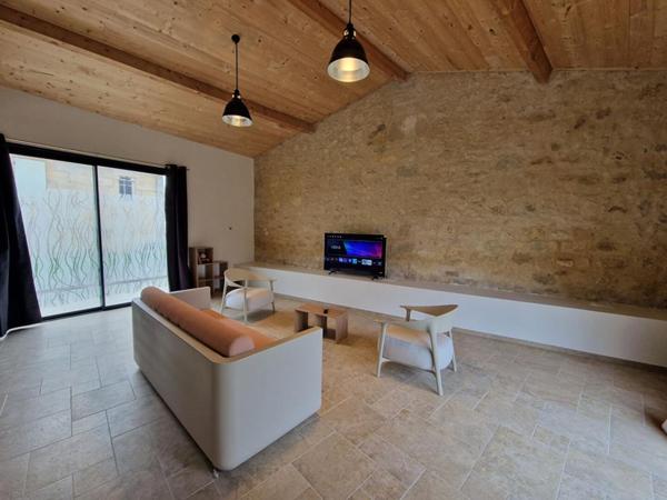 Coup de Coeur : rénovation de qualité aux portes de Saint-Émilion Montagne Charme de la pierre & confort haute couture 135 m2