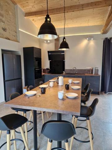 Coup de Coeur : rénovation de qualité aux portes de Saint-Émilion Montagne Charme de la pierre & confort haute couture 135 m2